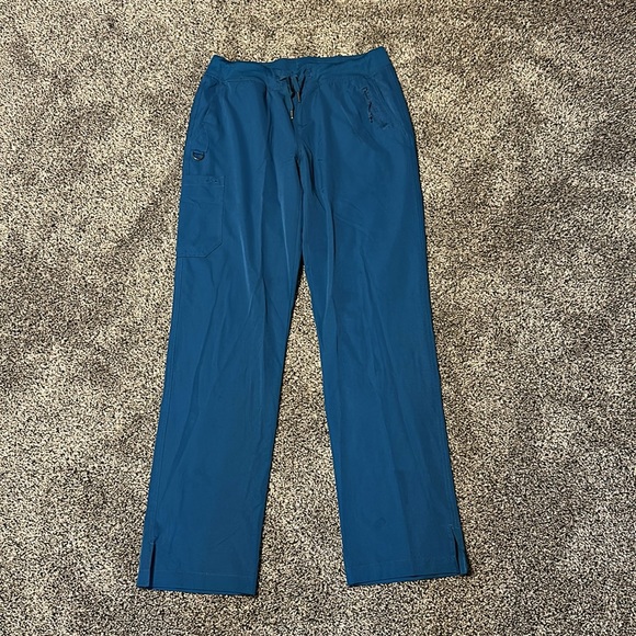 Ava Therese by zavaté apparel scrubs - Picture 3 of 3